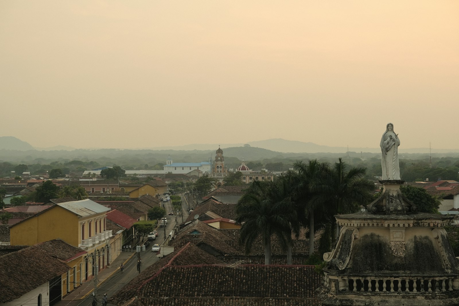 Atardecer sobre los tejados de Granada, en Nicaragua