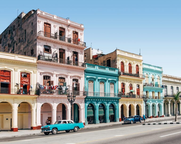 Fachadas de colores de La Habana, en Cuba