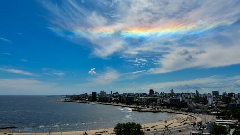 La costa de Montevideo en un día soleado, en Uruguay
